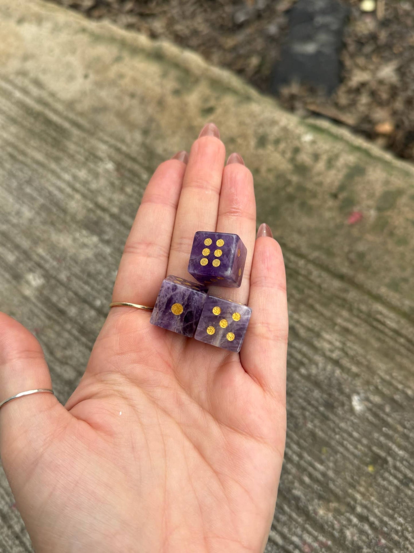 Amethyst Carved Dice-D1